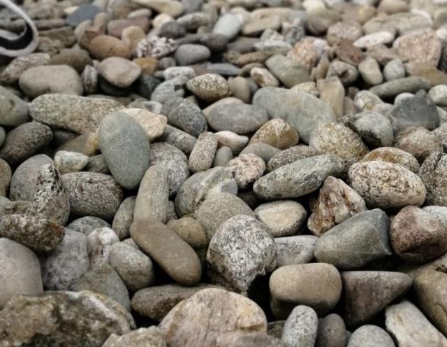 Галька речная пестрая (20-40 мм.)  купить в Ярославле от производителя, без посредников