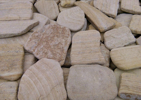 Kamenclub.ru: Песчаник пластушка галтованный желтый с рисунком (3 см)  купить в Ярославле плитняк - пластушка желтый песчаник 21000 руб/м3   фото КАМЕНЬ КЛУБ