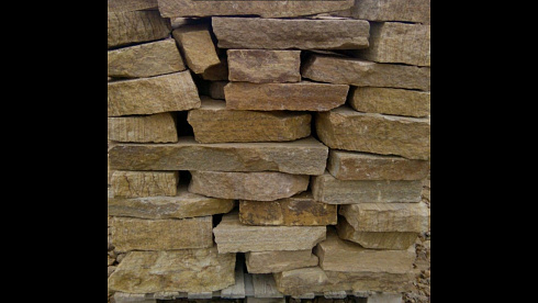 Kamenclub.ru: Песчаник пластушка желтый с рисунком (4-6 см)  купить в Ярославле плитняк пластушка желтый с рисунком песчаник 9 000 руб/м3   фото КАМЕНЬ КЛУБ