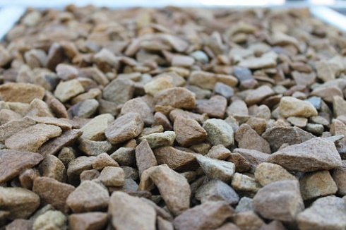 Kamenclub.ru: Щебень крошка желтый (песчаник) фр. 20-40 мм.  купить в Ярославле песчаник бежевый рыжий каменная крошка песчаника 9500 руб/т   фото КАМЕНЬ КЛУБ