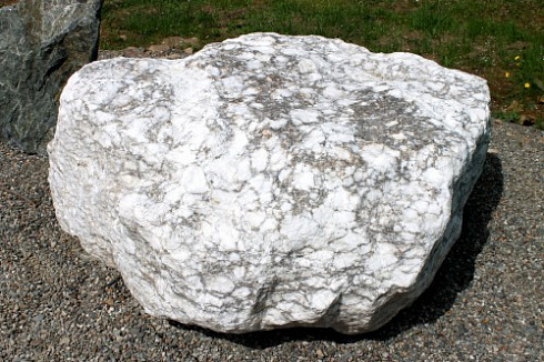 Kamenclub.ru: Мраморизированный известняк фр.500-1500 мм.  купить в Ярославле    10000 руб/т   фото КАМЕНЬ КЛУБ