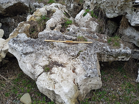 Kamenclub.ru: Выветренный известняк (степной) фр. 500-1500 мм.  купить в Ярославле    10000 руб/т   фото КАМЕНЬ КЛУБ