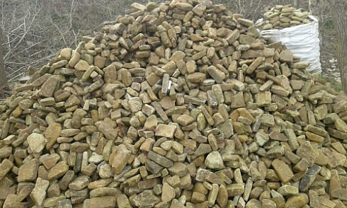 Kamenclub.ru: Песчаник для строительства и кладки блочный (фр 100-200 мм)  купить в Ярославле песчаник бежевый серый рыжий валун мелкий для строительства песчаник 6500 руб/т   фото КАМЕНЬ КЛУБ