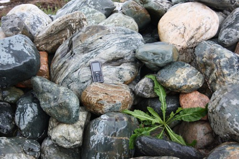 Kamenclub.ru: Ландшафтные валунчики фр.100-500 мм.  купить в Ярославле крупный природный камень серый, темно-серый, светло-серый речной валун крупный 4800 руб/т   фото КАМЕНЬ КЛУБ