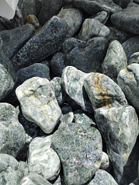 Галтованный жадеит (фр. 70-100 мм) фото Камень Клуб  купить в Ярославле