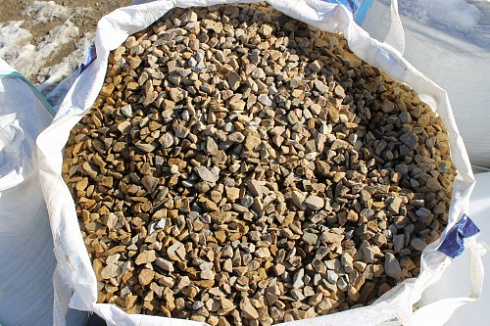 Kamenclub.ru: Щебень крошка желтый (песчаник) фр. 20-40 мм.  купить в Ярославле песчаник бежевый рыжий каменная крошка песчаника 9500 руб/т   фото КАМЕНЬ КЛУБ