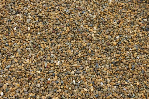 Kamenclub.ru: Галька окат (серо-желтая) фр.10-20 мм. купить  в Ярославле галька серо-желтая, рыжая, серый речная окатанная округлая галька 5000 руб/т   фото КАМЕНЬ КЛУБ