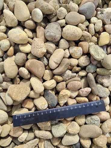 Kamenclub.ru: Галька речная окат рыжая фр. 20-40 мм. купить  в Ярославле галька речная окатанная рыжая желтая серая округлая речная галька 5000 руб/т   фото КАМЕНЬ КЛУБ