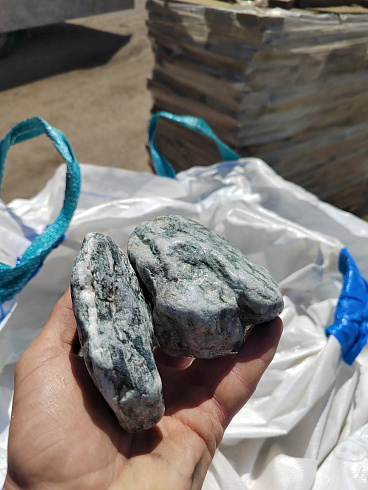 фото Галтованный жадеит (фр. 70-100 мм)  купить в Ярославле в интернет-портале КАМЕНЬ КЛУБ