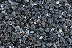 Kamenclub.ru: Щебень крошка черный (мрамор) фр. 3-5 мм.  купить в Ярославле мрамор черный белый с прожилками щебень мраморный декоративный колотый 18000 руб/т   фото КАМЕНЬ КЛУБ