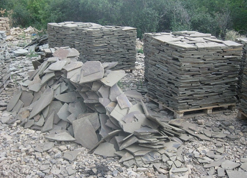 Kamenclub.ru: Песчаник пластушка серо-зеленый (1,5 см)  купить в Ярославле плитняк - пластушка серо-зеленый, серый, зеленый пластушка рваная ландшафтная колотая 10200 руб/м3   фото КАМЕНЬ КЛУБ