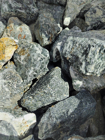 фото Галтованный жадеит (фр. 70-100 мм)  купить в Ярославле в интернет-портале КАМЕНЬ КЛУБ