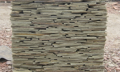 Kamenclub.ru: Песчаник пластушка серо-зеленый (4,0 см- 5,0 см)  купить в Ярославле песчаник серо-зеленый, серый, зеленый песчаник рваный ландшафтный колотый 9000 руб/м3   фото КАМЕНЬ КЛУБ