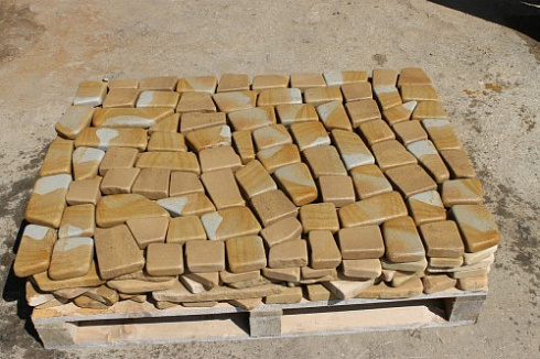 Kamenclub.ru: Песчаник брусчатка (Готика) art PSG-L-01  купить в Ярославле    2300 руб/кв.м   фото КАМЕНЬ КЛУБ