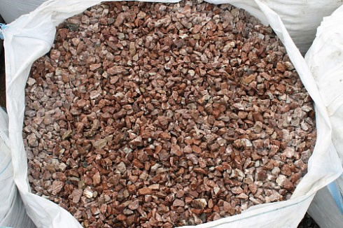 Kamenclub.ru: Мраморная крошка (щебень крошка розовый) фр. 20-40 мм.  купить в Ярославле мрамор розовый, красный мраморная крошка декоративная 11000 руб/т   фото КАМЕНЬ КЛУБ