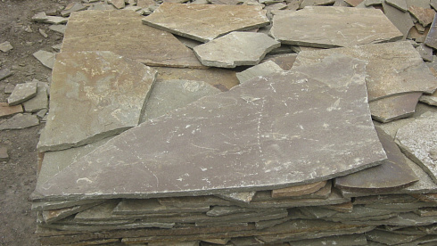 Kamenclub.ru: Песчаник пластушка серо-зеленый (3,0 см)  купить в Ярославле песчаник серо-зеленый, серый, зеленый песчаник пластушка колотый рваный ландшафтный 10200 руб/м3   фото КАМЕНЬ КЛУБ