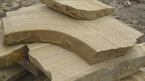 Kamenclub.ru: Форматный камень (плаха) пошаговая дорожка от 70-150 см (4 -12 см)  купить в Ярославле плитняк  форматный плаха желтый песчаник 9 000 руб/т   фото КАМЕНЬ КЛУБ