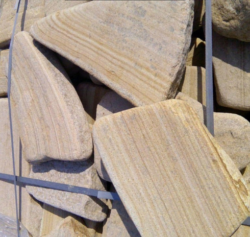 Kamenclub.ru: Песчаник пластушка галтованный желтый с рисунком (3 см)  купить в Ярославле плитняк - пластушка желтый песчаник 21000 руб/м3   фото КАМЕНЬ КЛУБ