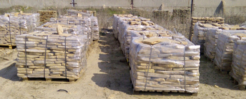 Kamenclub.ru: Песчаник пластушка галтованный желтый с рисунком (3 см)  купить в Ярославле плитняк - пластушка желтый песчаник 21000 руб/м3   фото КАМЕНЬ КЛУБ