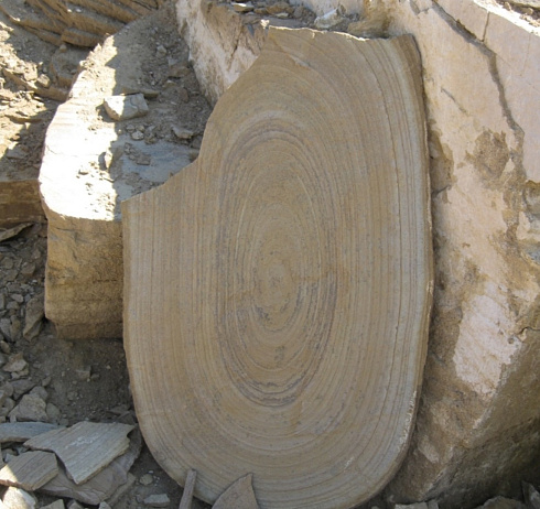 Kamenclub.ru: Форматный камень (плаха) пошаговая дорожка от 70-150 см (4 -12 см)  купить в Ярославле плитняк  форматный плаха желтый песчаник 9 000 руб/т   фото КАМЕНЬ КЛУБ