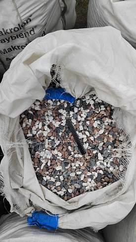 Kamenclub.ru: Мраморная крошка (щебень галтованный микс:белый-зеленый-розовый) фр.20-40 мм.  купить в Ярославле мрамор белый, зеленый, розовый мрамор декоративный (галтовка) 15500 руб/т   фото КАМЕНЬ КЛУБ