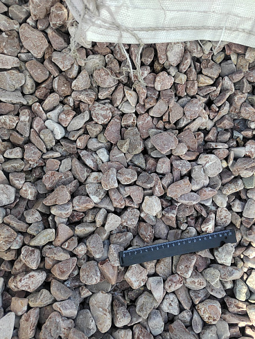 Kamenclub.ru: Мраморная крошка (щебень галтованный розовый) фр.20-40 мм.  купить в Ярославле мрамор розовый, красный оголтованный округлый щебень  15000 руб/т   фото КАМЕНЬ КЛУБ