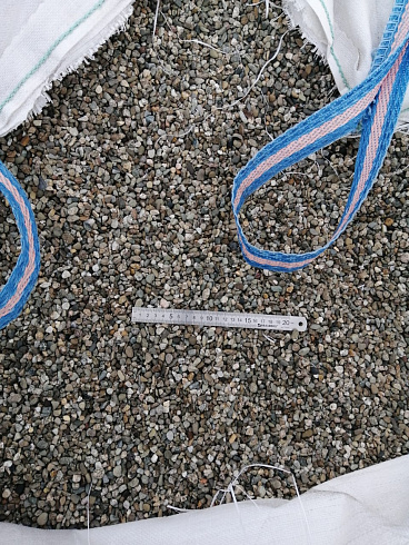 Kamenclub.ru: Галька речная окат (серая) фр.5-10 мм купить  в Ярославле галька речная серая, серый, темно-серый, светло-серый, коричневый речная окатанная галька декоративная ландшатфная 5000 руб/т   фото КАМЕНЬ КЛУБ