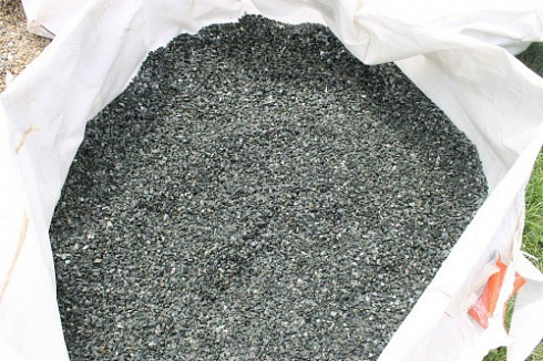 Kamenclub.ru: Щебень крошка зеленый (змеевик) фр. 5-10 мм  купить в Ярославле змеевик зеленый, салатовый ландшафтный декоративный щебень крошка 7 200 руб/т   фото КАМЕНЬ КЛУБ