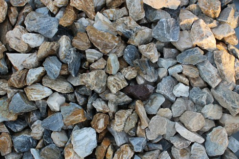 Kamenclub.ru: Мраморная крошка (щебень крошка медовый) фр. 20-40 мм.  купить в Ярославле мрамор бежевый рыжий желтый ландшафтная мраморная крошка 12000 руб/т   фото КАМЕНЬ КЛУБ