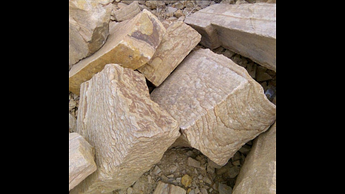 Kamenclub.ru: Песчаник пластушка желтый с рисунком (4-6 см)  купить в Ярославле плитняк пластушка желтый с рисунком песчаник 9 000 руб/м3   фото КАМЕНЬ КЛУБ