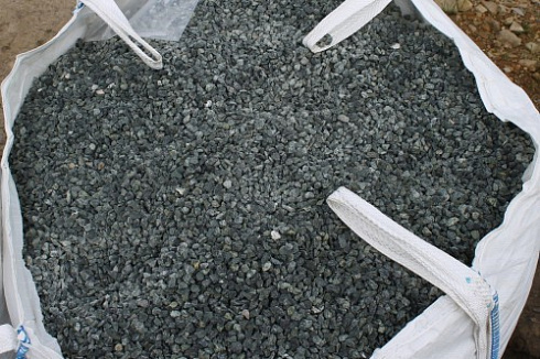 Kamenclub.ru: Щебень крошка зеленый (змеевик) фр. 10-20 мм.  купить в Ярославле змеевик зеленый, салатовый декоративная ландшафтная каменная крошка щебня 7 200 руб/т   фото КАМЕНЬ КЛУБ