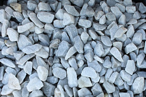 Kamenclub.ru: Мраморная крошка, щебень, цвет-белый,  фр. 20-40 мм.  купить в Ярославле мрамор белый молочный слоновая кость айвори  мраморная крошка ландшафтная 12000 руб/т   фото КАМЕНЬ КЛУБ