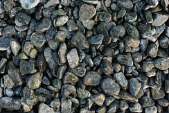 Kamenclub.ru: Щебень галтованный зеленый (змеевик) фр. 20-40 мм.  купить в Ярославле мрамор зеленый, салатовый оголтованный щебень мраморный 12500 руб/т   фото КАМЕНЬ КЛУБ