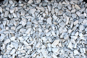 Kamenclub.ru: Мраморная крошка, щебень, цвет-белый, фр. 3-5 мм.  купить в Ярославле мрамор белый молочный бежевый мрамор колотый 11500 руб/т   фото КАМЕНЬ КЛУБ