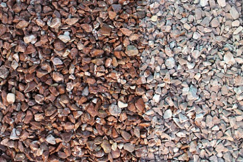 Kamenclub.ru: Мраморная крошка (щебень галтованный розовый) фр.10-20 мм.  купить в Ярославле мрамор розовый, красный ландшафтный декоративный окатанный округлый щебень 15000 руб/т   фото КАМЕНЬ КЛУБ