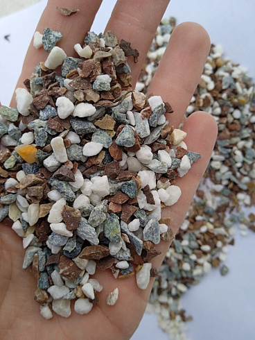 Kamenclub.ru: Мраморная крошка (щебень крошка микс: белый-зеленый-розовый) фр. 5-10 мм  купить в Ярославле мрамор белый, зеленый, розовый, разноцветный, молочный декоративная ландшафтная мраморная крошка 9500 руб/т   фото КАМЕНЬ КЛУБ