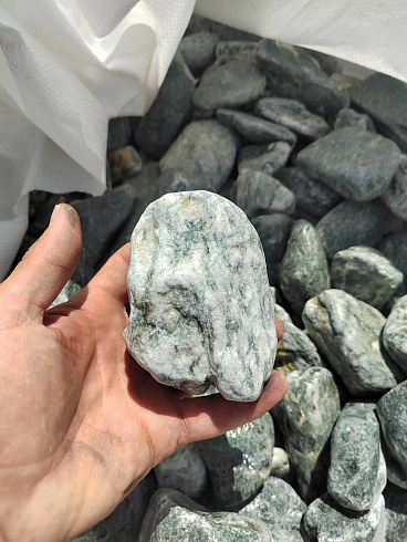 фото Галтованный жадеит (фр. 70-100 мм)  купить в Ярославле в интернет-портале КАМЕНЬ КЛУБ