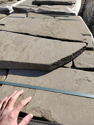 Kamenclub.ru: Песчаник галтованный для облицовки (фр. 2-5 см)  купить в Ярославле песчник рыжий желтый серый песчаник окатанный речной 6 000 руб/т   фото КАМЕНЬ КЛУБ