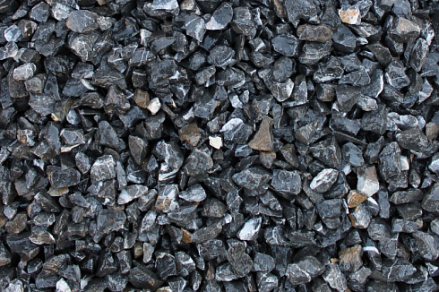 Kamenclub.ru: Щебень крошка черный (мрамор) фр. 5-10 мм.  купить в Ярославле мрамор черный с белыми прожилками, черный, белый мраморная крошка декоративная ландшафтная 11000 руб/т   фото КАМЕНЬ КЛУБ