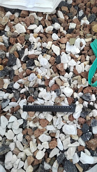 Kamenclub.ru: Мраморная крошка (щебень галтованный микс:белый-зеленый-розовый) фр.20-40 мм.  купить в Ярославле мрамор белый, зеленый, розовый мрамор декоративный (галтовка) 15500 руб/т   фото КАМЕНЬ КЛУБ