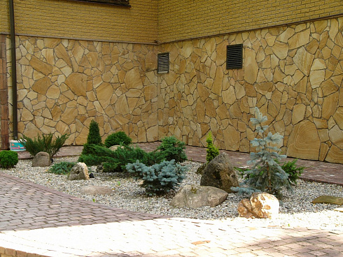 Kamenclub.ru: Песчаник пластушка желтый с разводом под дерево (2 см)  купить в Ярославле плитняк желтый с разводами, желтый, рыжий, серый песчаник пластушка рваная ландшафтная 11 000 руб/м3   фото КАМЕНЬ КЛУБ