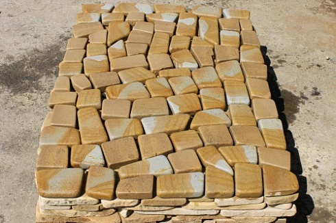 Kamenclub.ru: Песчаник брусчатка (Готика) art PSG-L-01  купить в Ярославле    2300 руб/кв.м   фото КАМЕНЬ КЛУБ