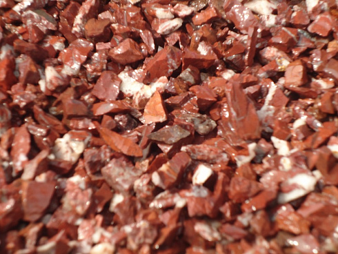 Kamenclub.ru: Щебень крошка красный (ЯШМА) фр. 10-20 мм.  купить в Ярославле яшма красный, бордовый, оранжевый, рыжий декоративный каменный ландшафтный щебень колотый 9000 руб/т   фото КАМЕНЬ КЛУБ