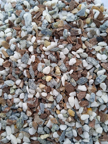 Kamenclub.ru: Мраморная крошка (щебень крошка микс: белый-зеленый-розовый) фр. 5-10 мм  купить в Ярославле мрамор белый, зеленый, розовый, разноцветный, молочный декоративная ландшафтная мраморная крошка 9500 руб/т   фото КАМЕНЬ КЛУБ