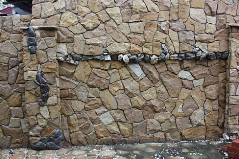 Kamenclub.ru: Песчаник колотый для облицовки (фр. 2-3 см)  купить в Ярославле песчаник бежевый серый рыжий песчаник строительный 5000 руб/т   фото КАМЕНЬ КЛУБ