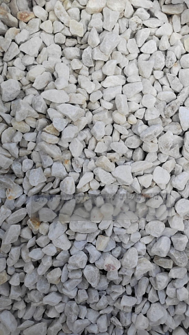 Kamenclub.ru: Мраморная крошка, щебень, цвет-белый, фр. 10-20 мм.  купить в Ярославле мрамор белый, молочный айвори каменная ландшафтная декоративная крошка шебня 12000 руб/т   фото КАМЕНЬ КЛУБ