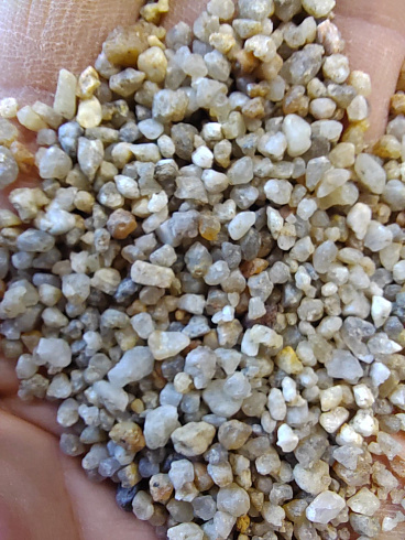Кварцевый песок для площадок фр. 2-5 мм.  купить в Ярославле фото Камень Клуб