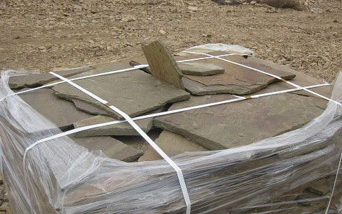 Kamenclub.ru: Песчаник пластушка серо-зеленый (3,0 см)  купить в Ярославле песчаник серо-зеленый, серый, зеленый песчаник пластушка колотый рваный ландшафтный 10200 руб/м3   фото КАМЕНЬ КЛУБ