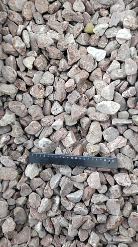 Kamenclub.ru: Мраморная крошка (щебень галтованный розовый) фр.20-40 мм.  купить в Ярославле мрамор розовый, красный оголтованный округлый щебень  15000 руб/т   фото КАМЕНЬ КЛУБ