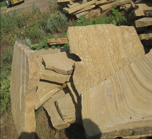 Kamenclub.ru: Форматный камень (плаха) пошаговая дорожка от 70-150 см (4 -12 см)  купить в Ярославле плитняк  форматный плаха желтый песчаник 9 000 руб/т   фото КАМЕНЬ КЛУБ